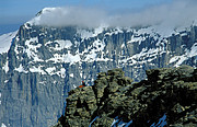 Mensch gegen Berg