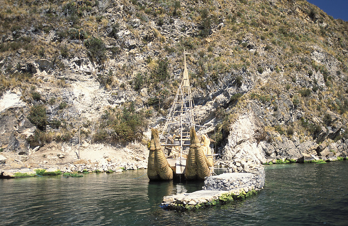 Schilfboot auf dem Titicacasee