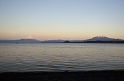 Osorno und Lago Llanquihue bei Abenddämmerung