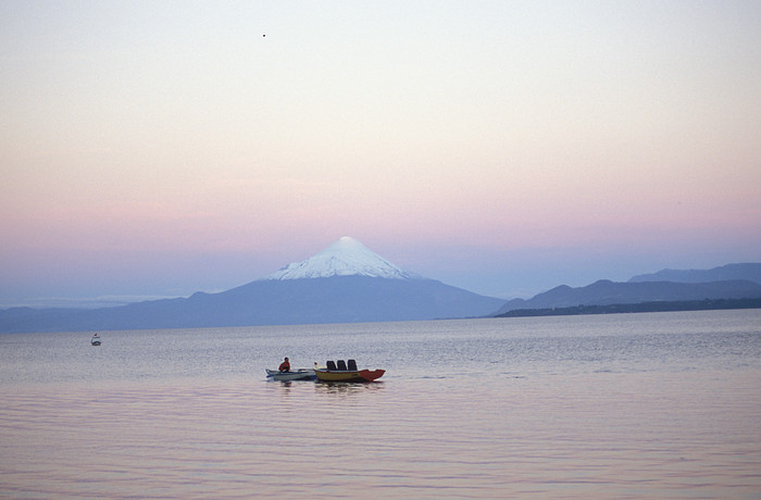 Osorno und Lago Llanquihue bei Abenddmmerung