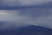 Regenwolken über dem Callejon de Conchucos