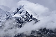 Yerupaja Chico in den Wolken