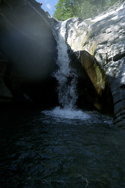 Rutschbahn im Wasserfall